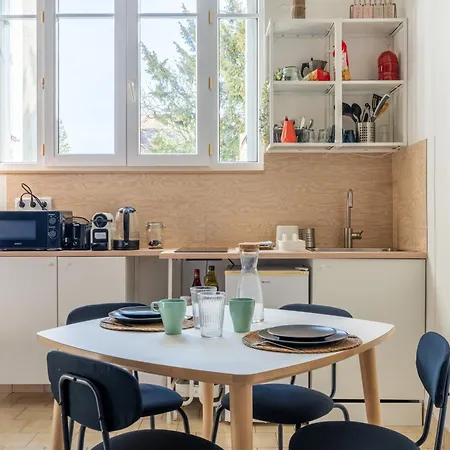 Large Practical With Parking In Front Of The Entrance Τουρ