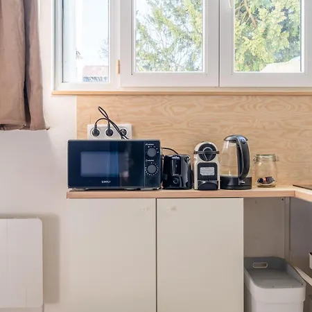 Large Practical With Parking In Front Of The Entrance *