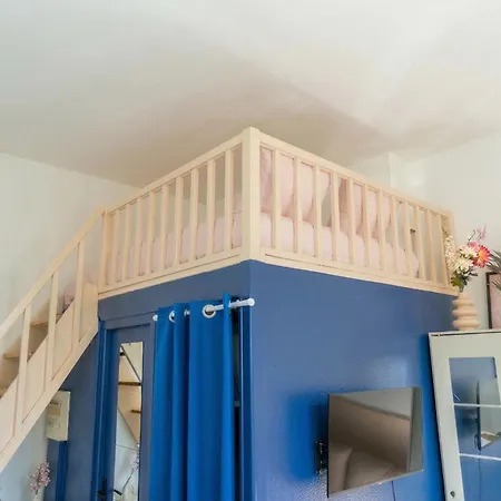 아파트 Large Practical With Parking In Front Of The Entrance 투르