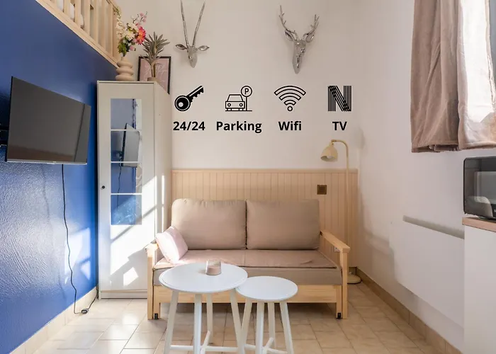 Large Practical With Parking In Front Of The Entrance 아파트