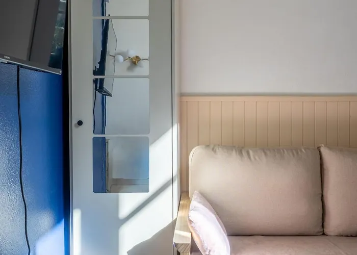 Large Practical With Parking In Front Of The Entrance Tours