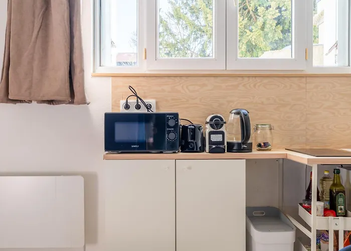 Large Practical With Parking In Front Of The Entrance *